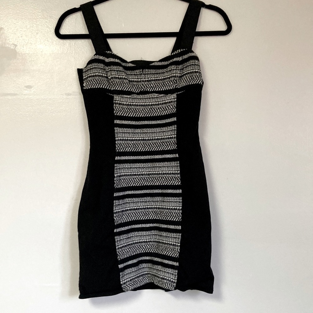 💕DIVIDED H&M DRESS💕 - Picture 4 of 11